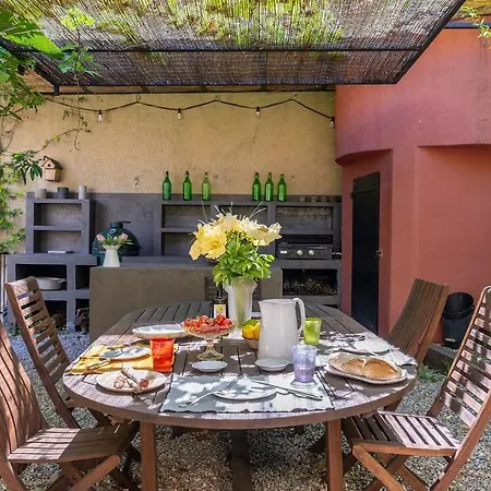Campestra Avec Piscine, Terrasses Et Jardin *