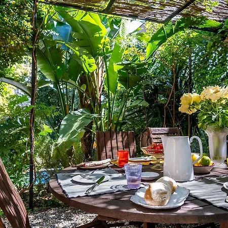 Campestra Avec Piscine, Terrasses Et Jardin