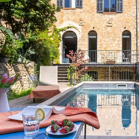 Campestra Avec Piscine, Terrasses Et Jardin *