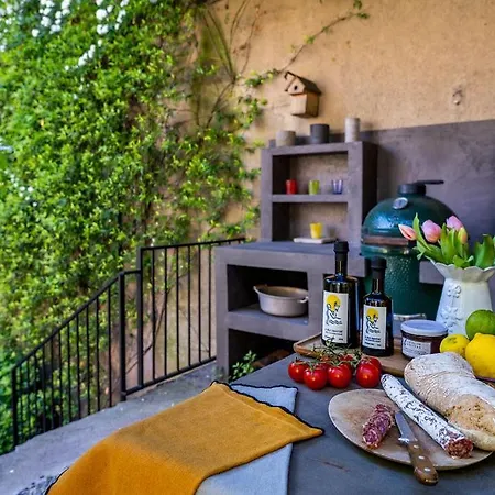 Campestra Avec Piscine, Terrasses Et Jardin Villa