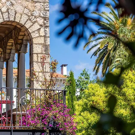 Villa Campestra Avec Piscine, Terrasses Et Jardin