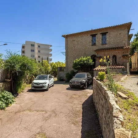 Villa Campestra Avec Piscine, Terrasses Et Jardin *