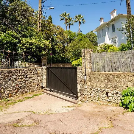 Campestra Avec Piscine, Terrasses Et Jardin
