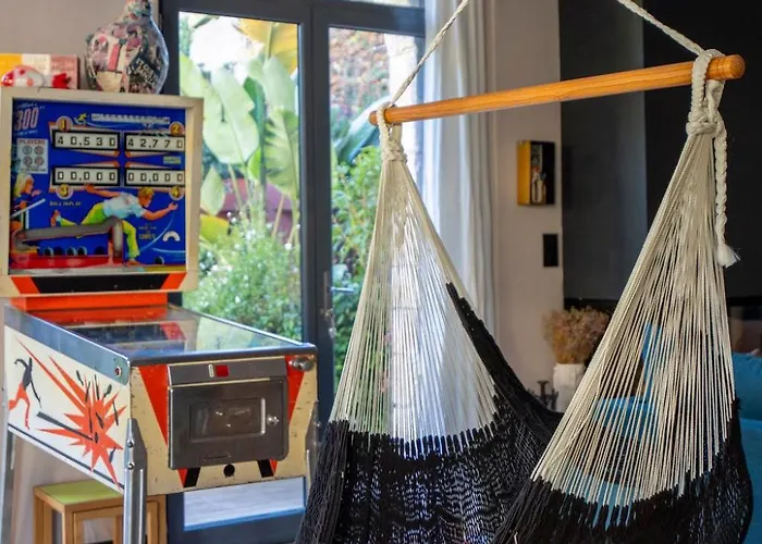 Villa Campestra Avec Piscine, Terrasses Et Jardin