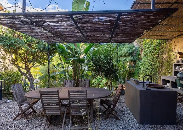 Villa Campestra Avec Piscine, Terrasses Et Jardin *