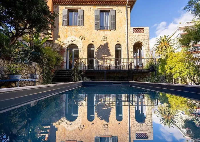 Villa Campestra Avec Piscine, Terrasses Et Jardin *