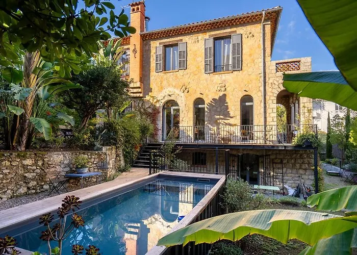 Villa Campestra Avec Piscine, Terrasses Et Jardin