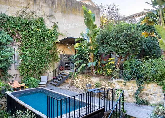 Villa Campestra Avec Piscine, Terrasses Et Jardin *