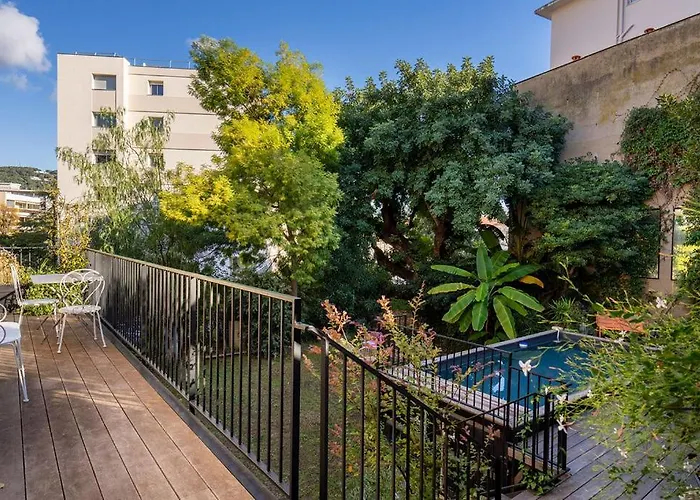 Campestra Avec Piscine, Terrasses Et Jardin