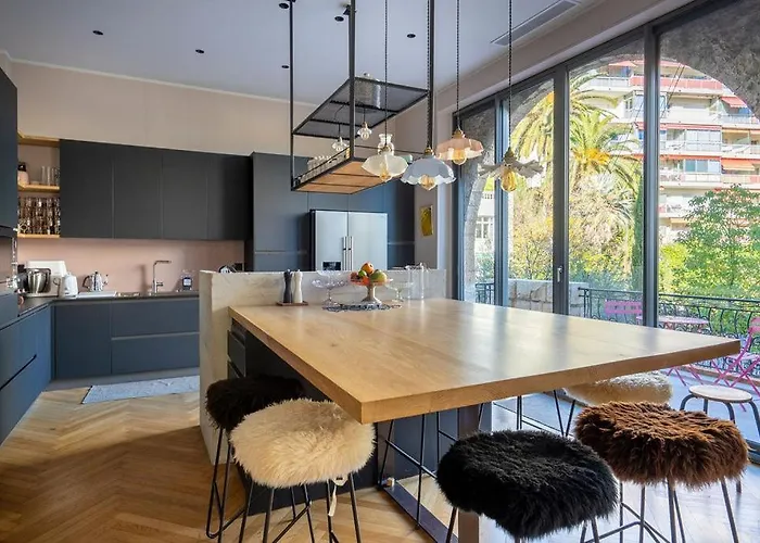 Villa Campestra Avec Piscine, Terrasses Et Jardin *