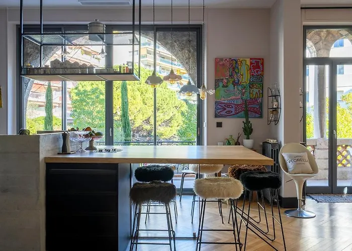 Campestra Avec Piscine, Terrasses Et Jardin Villa *