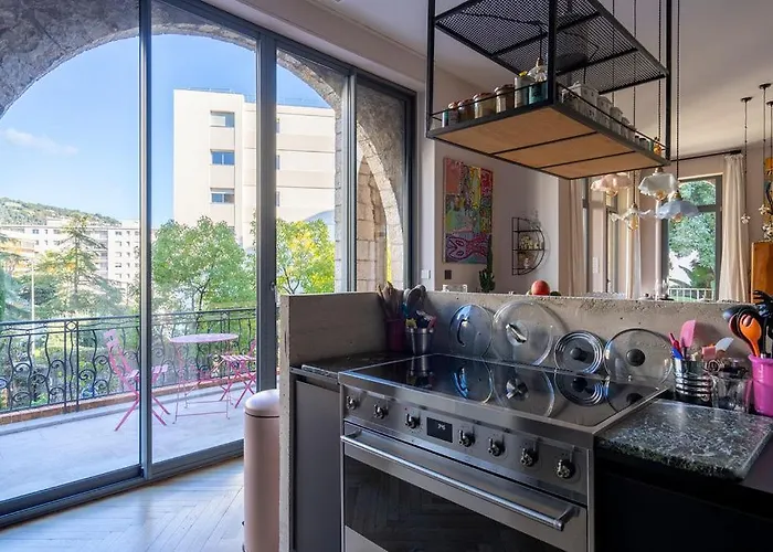 Campestra Avec Piscine, Terrasses Et Jardin Villa *