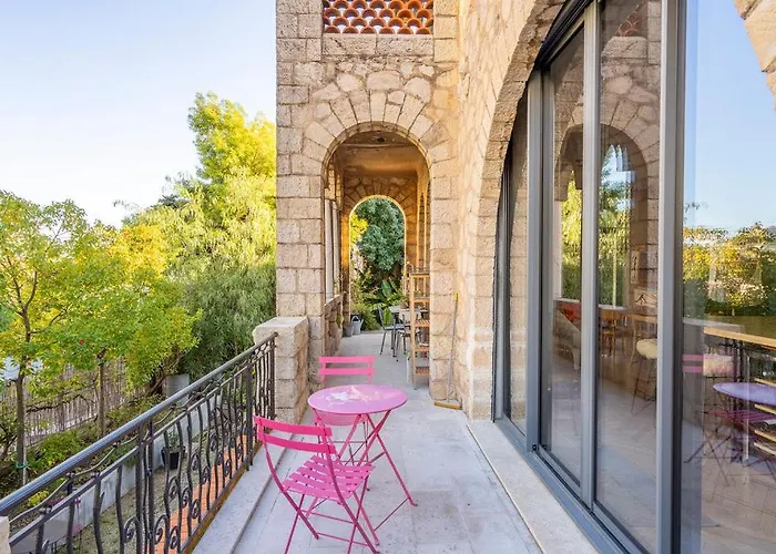 Villa Campestra Avec Piscine, Terrasses Et Jardin