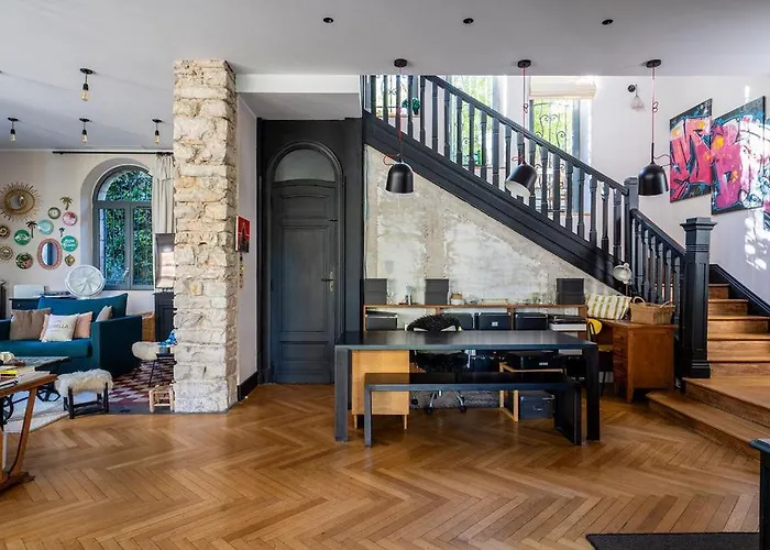 Campestra Avec Piscine, Terrasses Et Jardin *