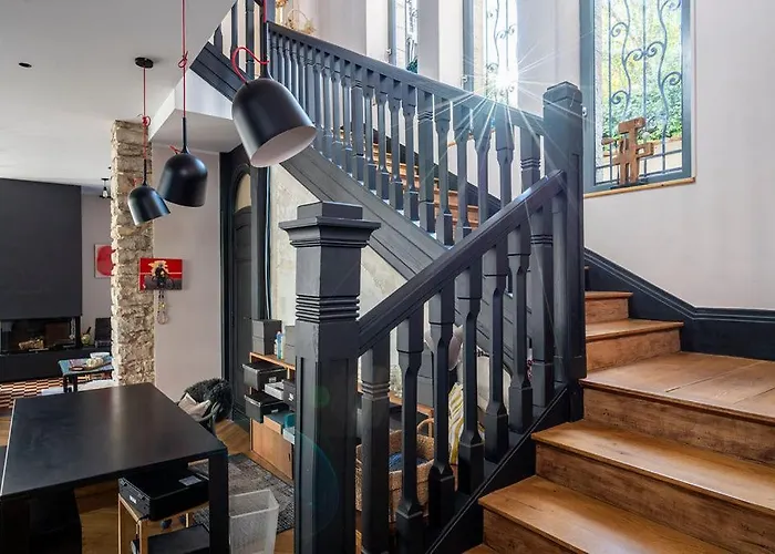 Villa Campestra Avec Piscine, Terrasses Et Jardin *