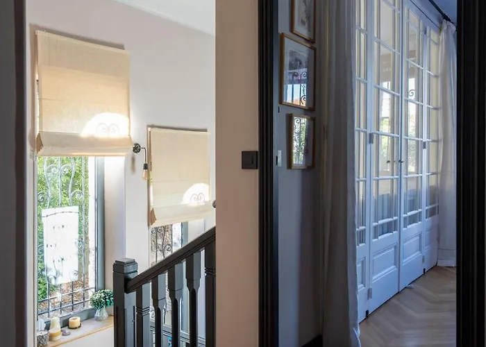 Campestra Avec Piscine, Terrasses Et Jardin