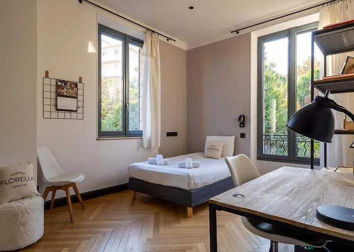 Villa Campestra Avec Piscine, Terrasses Et Jardin *