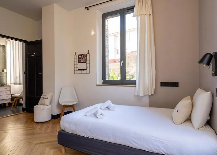 Campestra Avec Piscine, Terrasses Et Jardin Villa