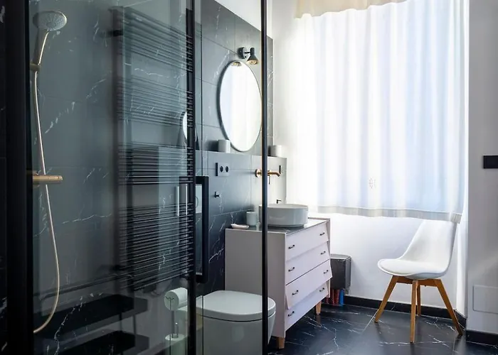 Villa Campestra Avec Piscine, Terrasses Et Jardin