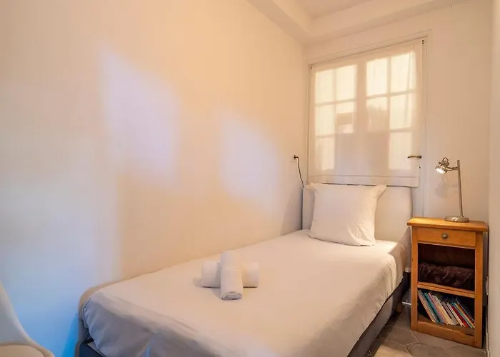 Villa Campestra Avec Piscine, Terrasses Et Jardin