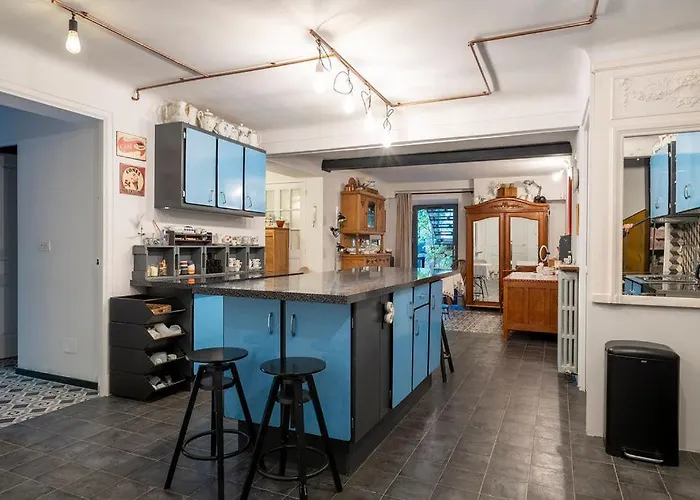 Villa Campestra Avec Piscine, Terrasses Et Jardin