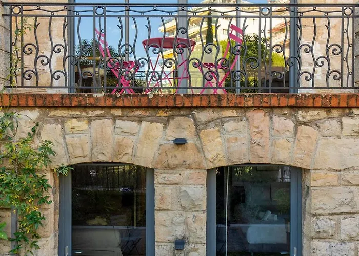 Villa Campestra Avec Piscine, Terrasses Et Jardin