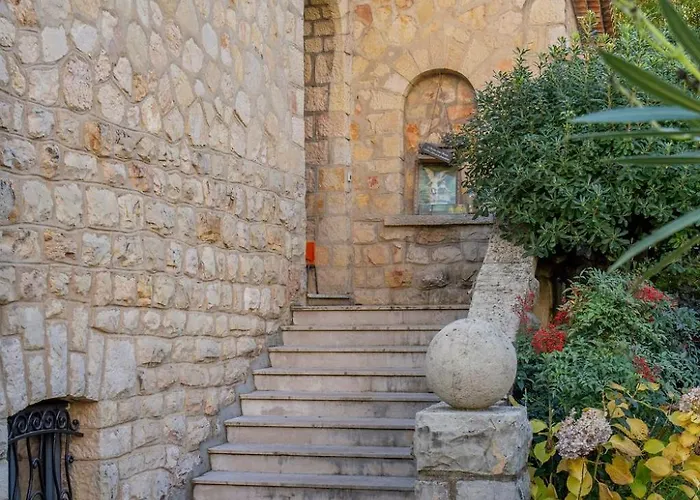 Campestra Avec Piscine, Terrasses Et Jardin * Cannes