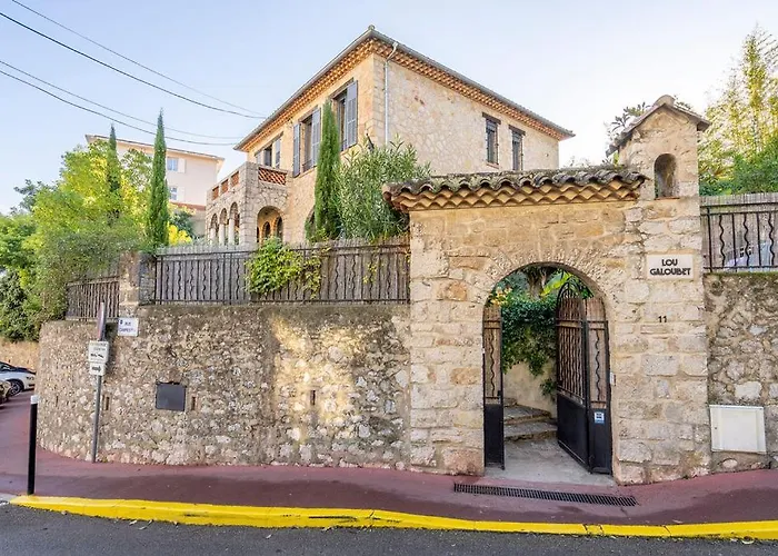 Villa Campestra Avec Piscine, Terrasses Et Jardin *